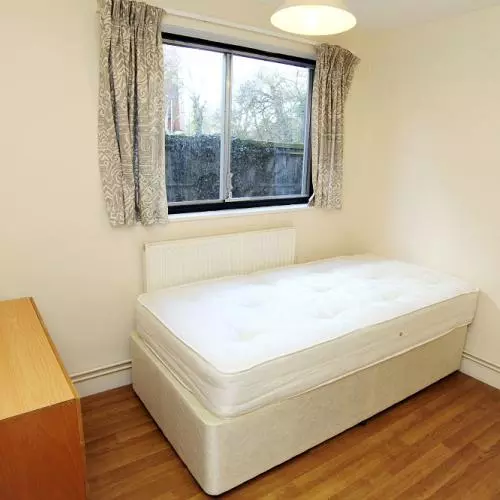 Single bedroom Alan Bullock Close