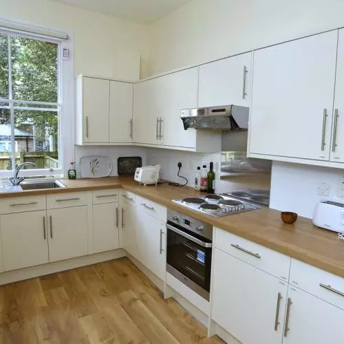 139 Walton Street kitchen 