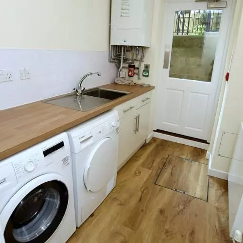 139 Walton Street laundry