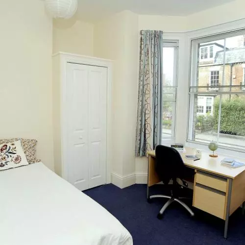 Walton Street 140 bedroom